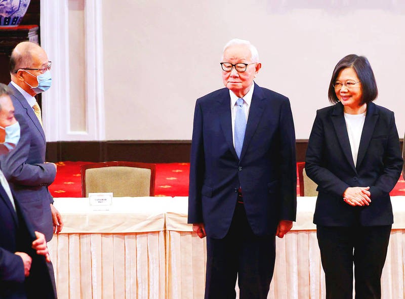 TSMC founder Morris Chang with President Tsai Ing-wen. 
