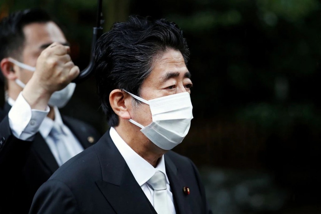 Former Japanese Prime Minister Shinzo Abe visits Yasukuni Shrine in Tokyo, Japan August 15, 2021. REUTERS/Issei Kato

