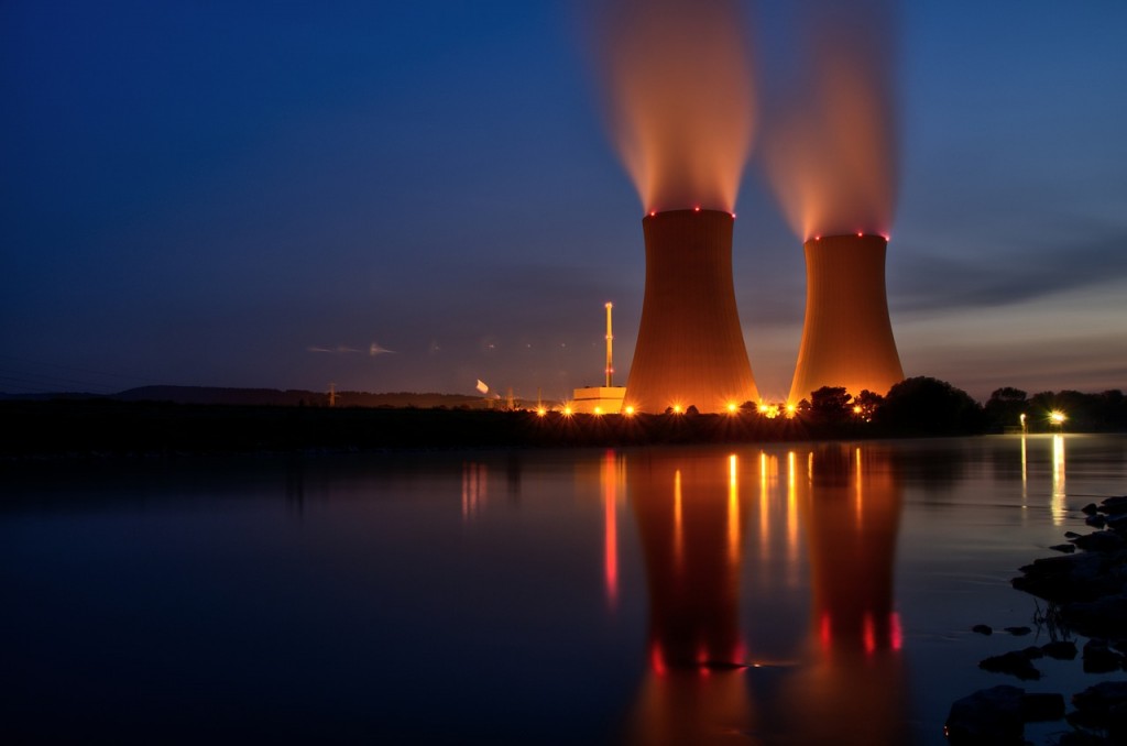 Image of a nuclear power plant in the dark. (Pixabay photo)

