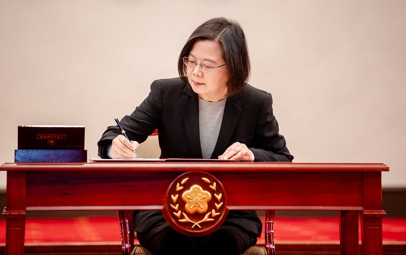 Taiwan’s stalking prevention bill is signed into law by President Tsai Ing-wen on Dec. 1, 2021. (Presidential Office photo)
