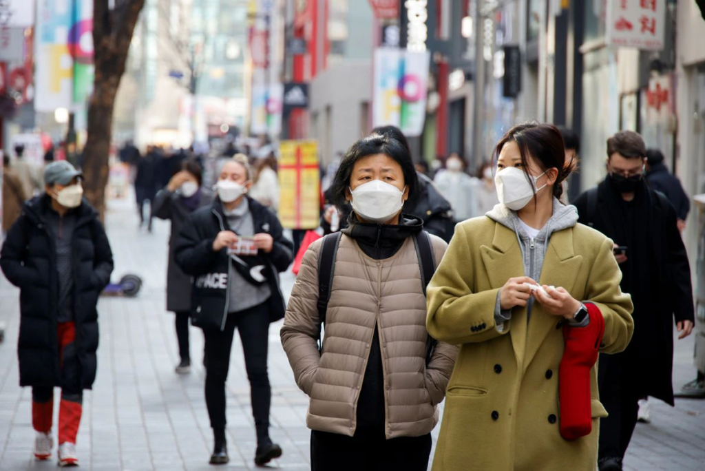 Women wearing masks walk in a shopping district amid the coronavirus disease (COVID-19) pandemic in Seoul, South Korea, November 29, 2021. (Reuters)
