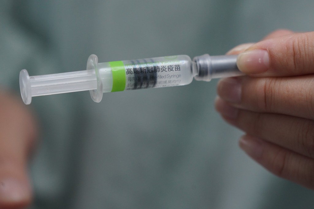 長庚醫院歷時3個月研究，4日公布AZ混打高端疫苗試驗結果。
