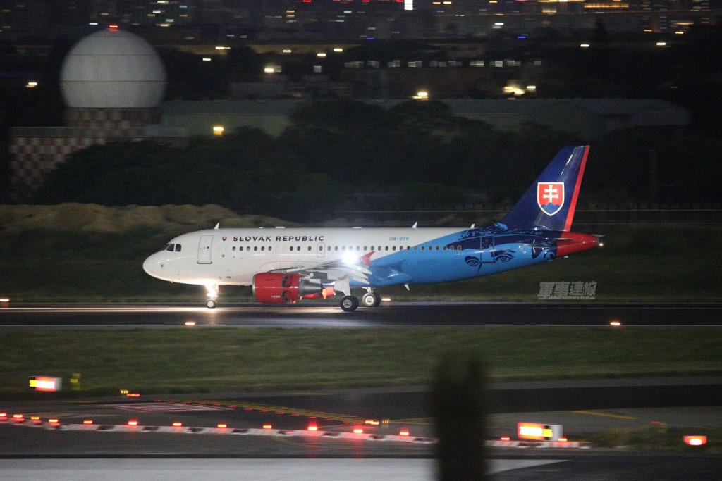 Slovak plane touching down at Taoyuan International Airport. (Military Link photo)
