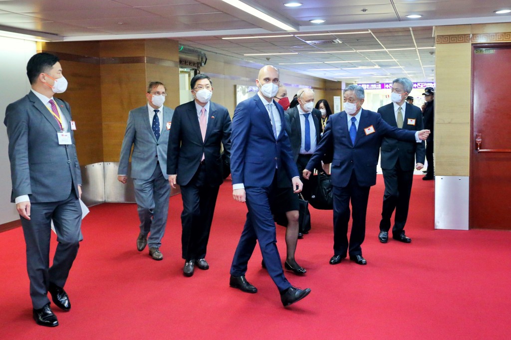 Slovak Deputy Economy Minister Karol Galek (center) arriving in Taiwan Dec. 5. 
