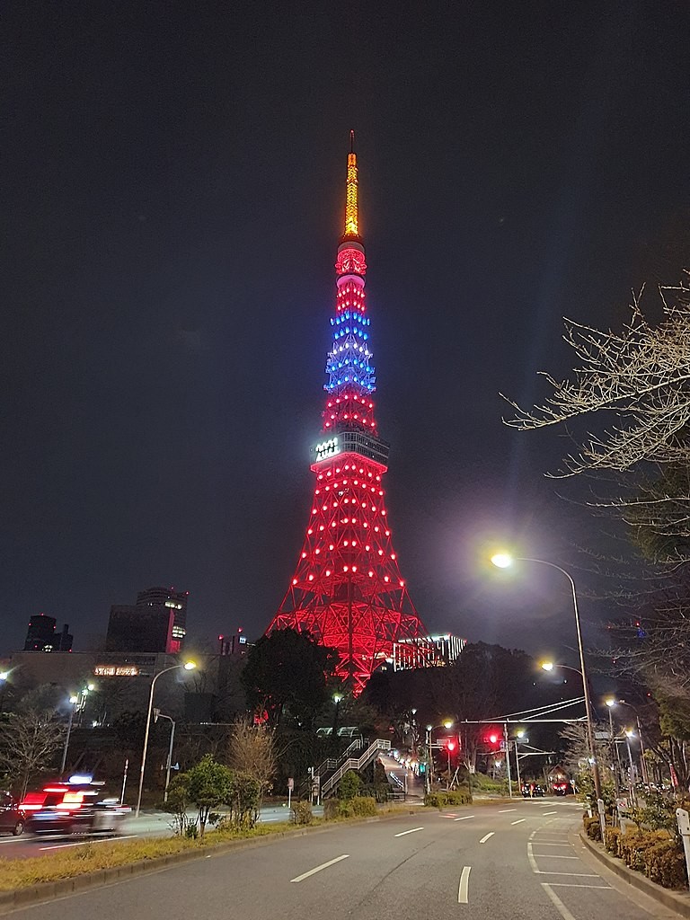 Tokyo Tower in the colors of the Taiwan flag in January. (Wikipedia, Syced photo)

