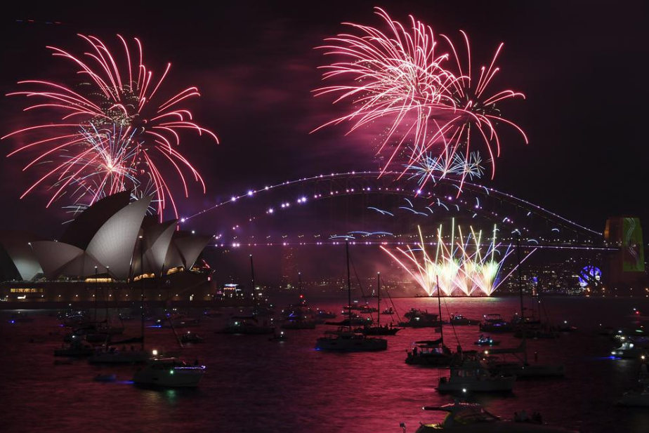 澳洲雪梨施放跨年煙火喜迎2022(圖/Associated Press)
