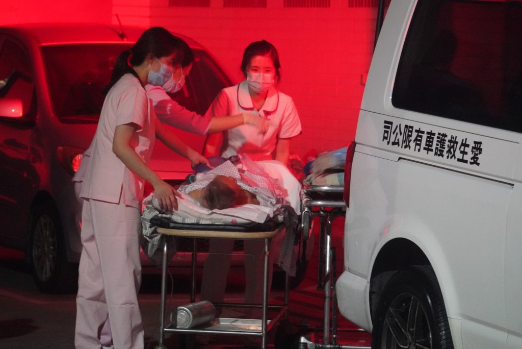Kaohsiung Armed Forces General Hospital being evacuated on Monday night (May 17). 
