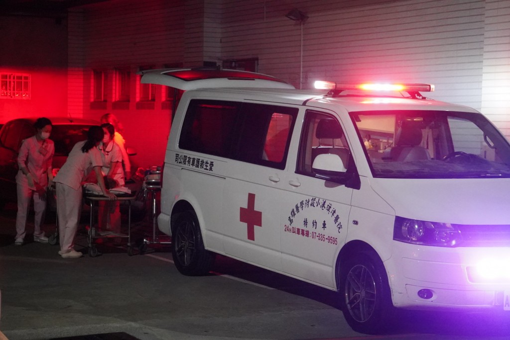 Kaohsiung Armed Forces General Hospital being evacuated on Monday night (May 17).
