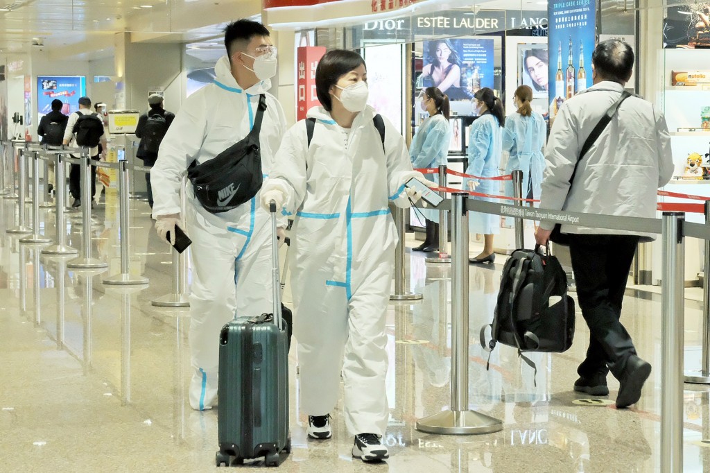 Arrivals at Taiwan Taoyuan International Airport.  
