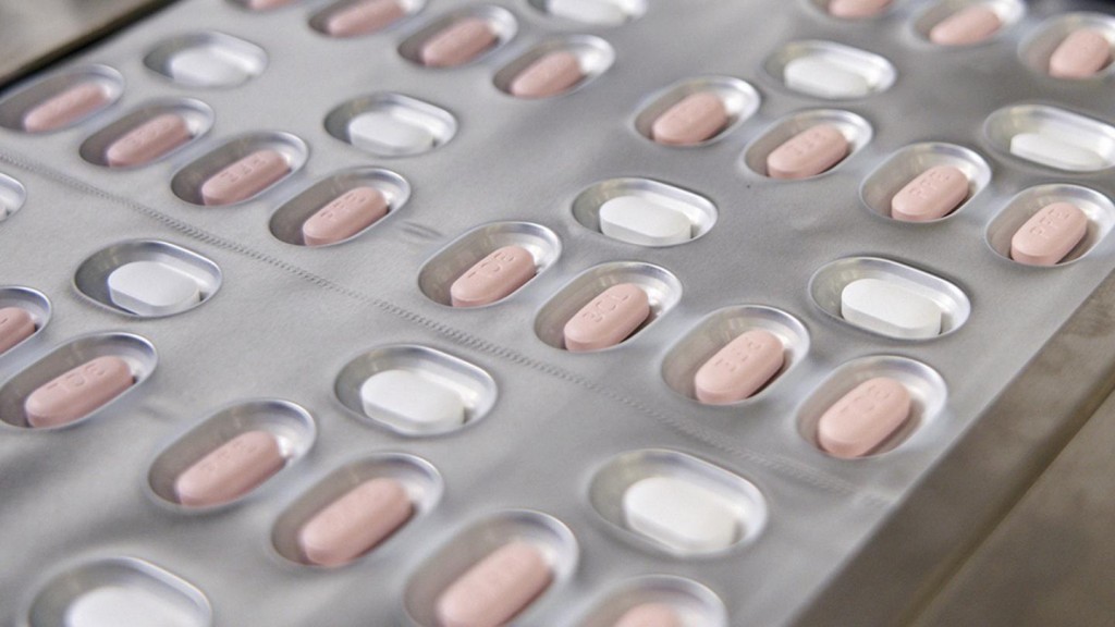 The first of 10,000 doses of Paxlovid antiviral pills could arrive in Taiwan by March. (AP, Pfizer photo)
