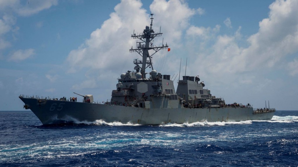 The Arleigh Burke-class guided-missile destroyer USS Benfold, forward-deployed to the U.S. 7th Fleet in the Indo-Pacific region, transits the Philippi...