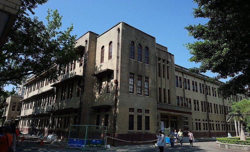 Taipei Municipal Zhongshan Girls High School. (Wikimedia Commons, 寺人孟子 photo)
