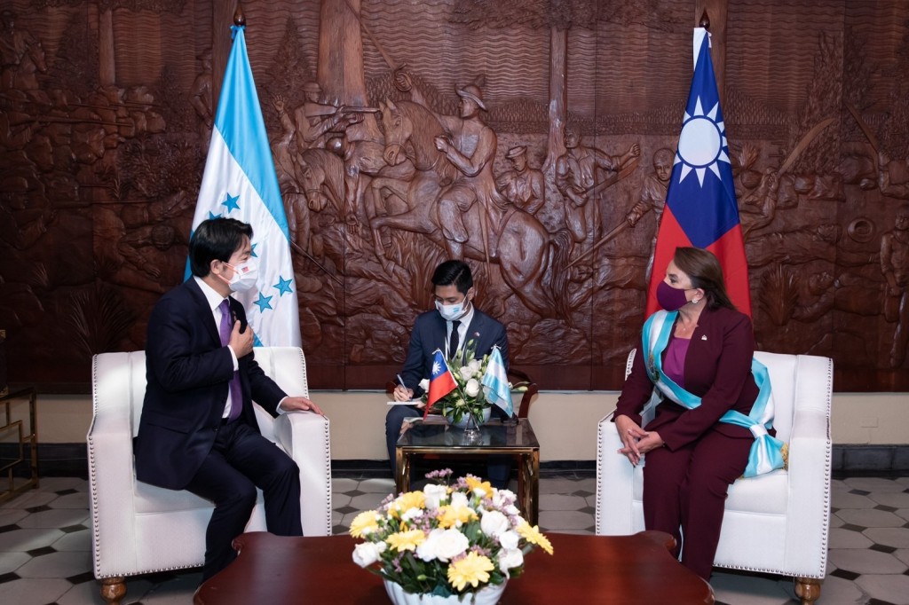 Vice President Lai Ching-te meeting with Honduras President Xiomara Castro. (Facebook, Lai Ching-te photo)
