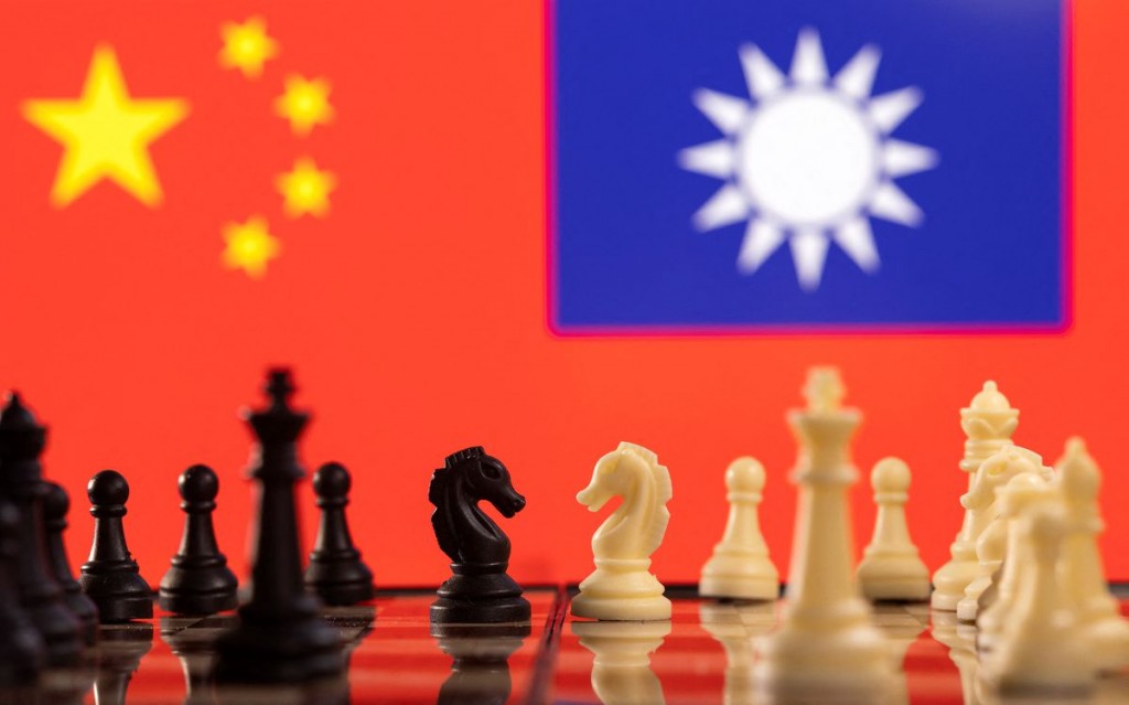 Chess pieces are seen in front of displayed China and Taiwan's flags in this illustration taken January 25, 2022. REUTERS/Dado Ruvic/Illustration
