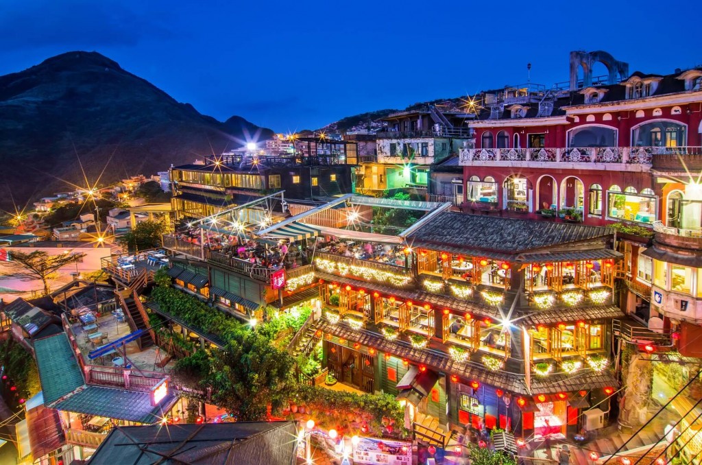 Jiufen at night. (New Taipei City Tourism and Travel Department photo)
