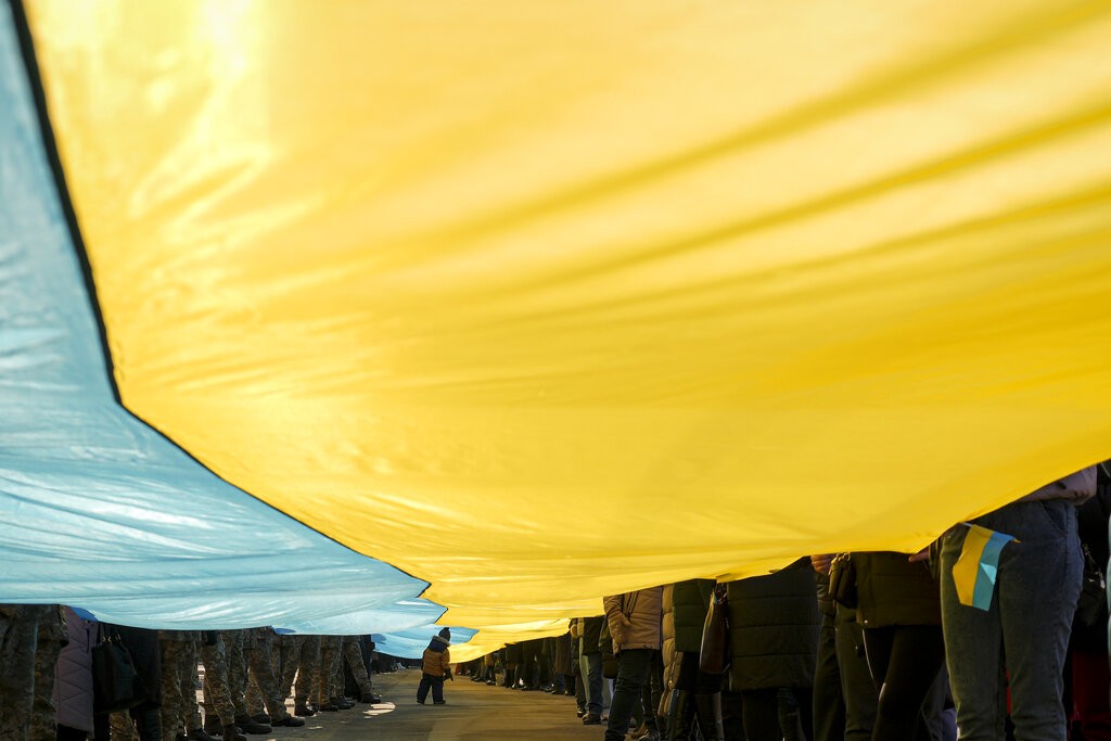 2022年1月16日，烏克蘭國家團結日，總統呼籲高掛國旗（圖／AP）
