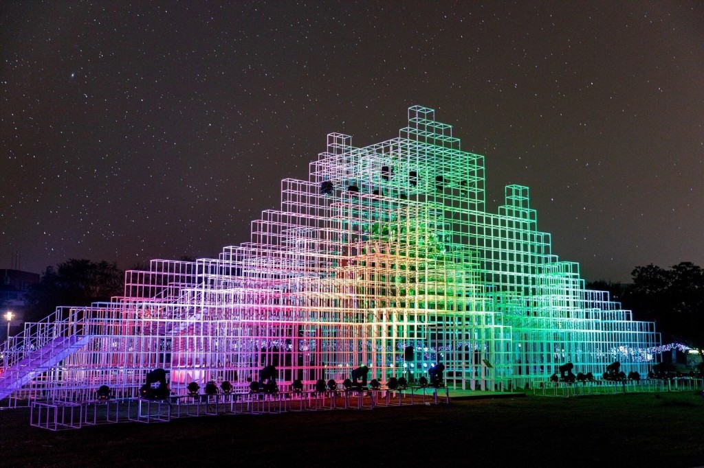 The light installation is made of titanium and optical glass.  (Taoyuan City Goverenment photo)
