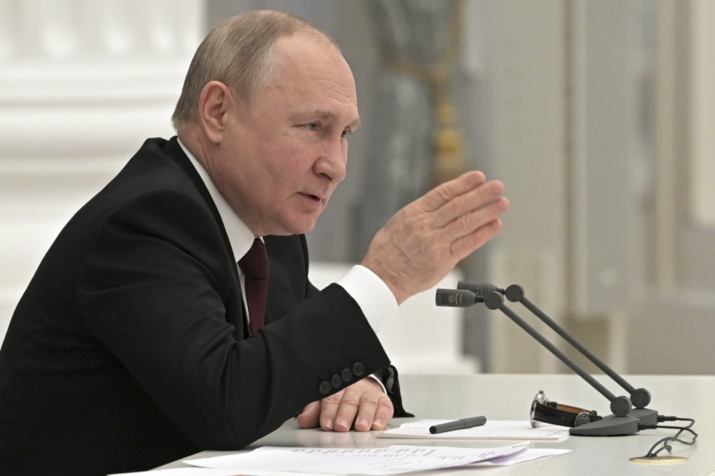 圖為俄羅斯總統普丁21日在莫斯科召開國安會議的情形 (美聯社)
