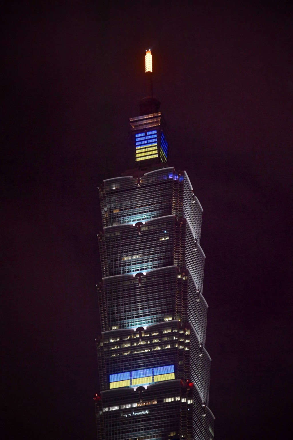 Taipei 101 displays the Ukrainian flag Saturday night. 
