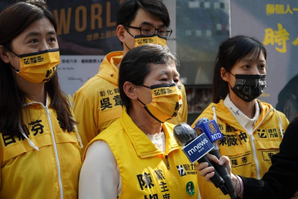 時代力量今（28）日包場播放被禁香港紀錄片《時代革命》，呼籲支持香港民主、電影創作自由。（圖／時代力量提供）

 
