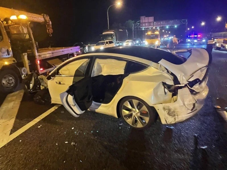 Wrecked Tesla. (National Highway Police Bureau photo)

