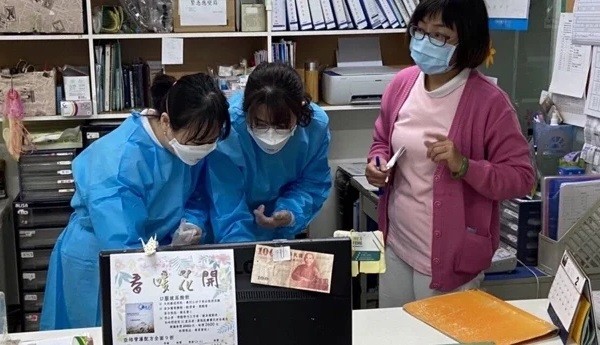 Investigators inspecting hospital. (Tainan City Government photo)
