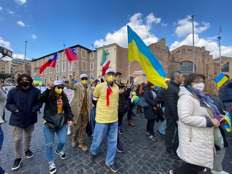 A delegation from Taiwan's embassy to the Vatican takes part in a March 6 pro-Ukraine protest in Rome. (Facebook, TaiwanInHolySee photo)
