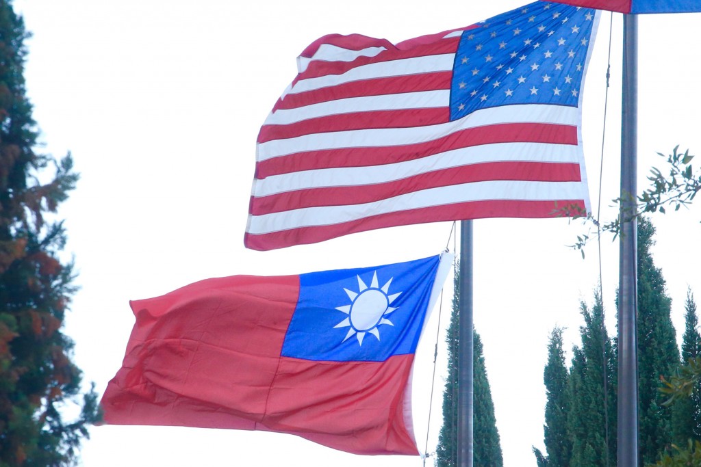 美國、台灣國旗。
