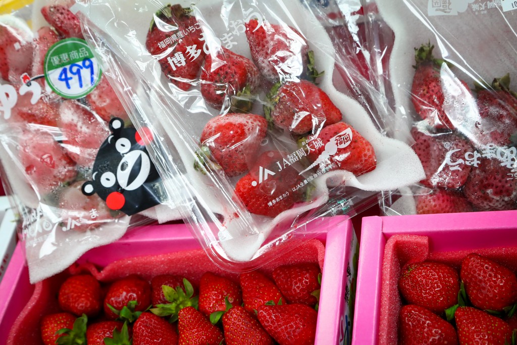 The Consumers' Foundation says pesticide residues are a problem with strawberries from Japan. 
