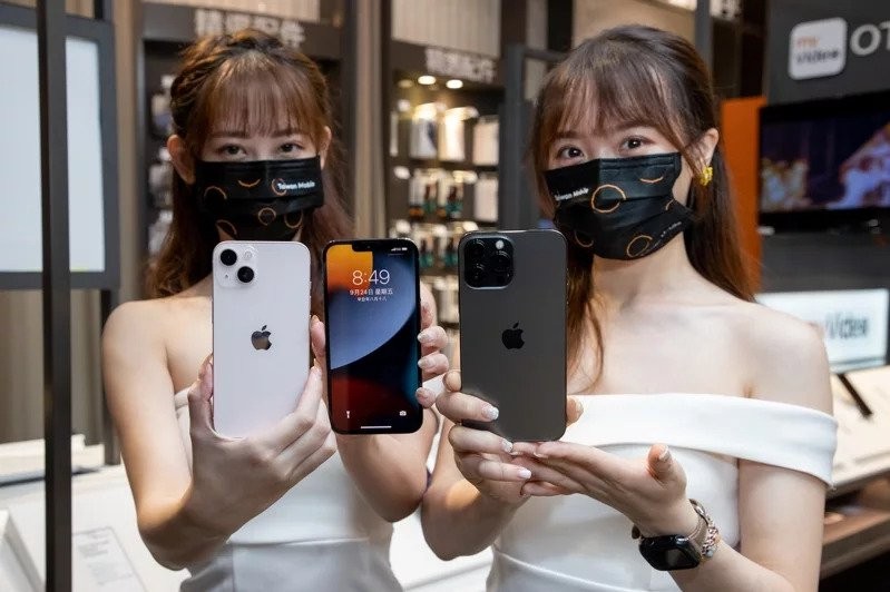 Models show off iPhone 13 at launch event in Taipei. 
