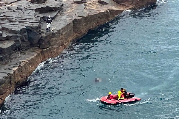 Rescue team on the scene at Longdong Cape on Monday (March 21). 
