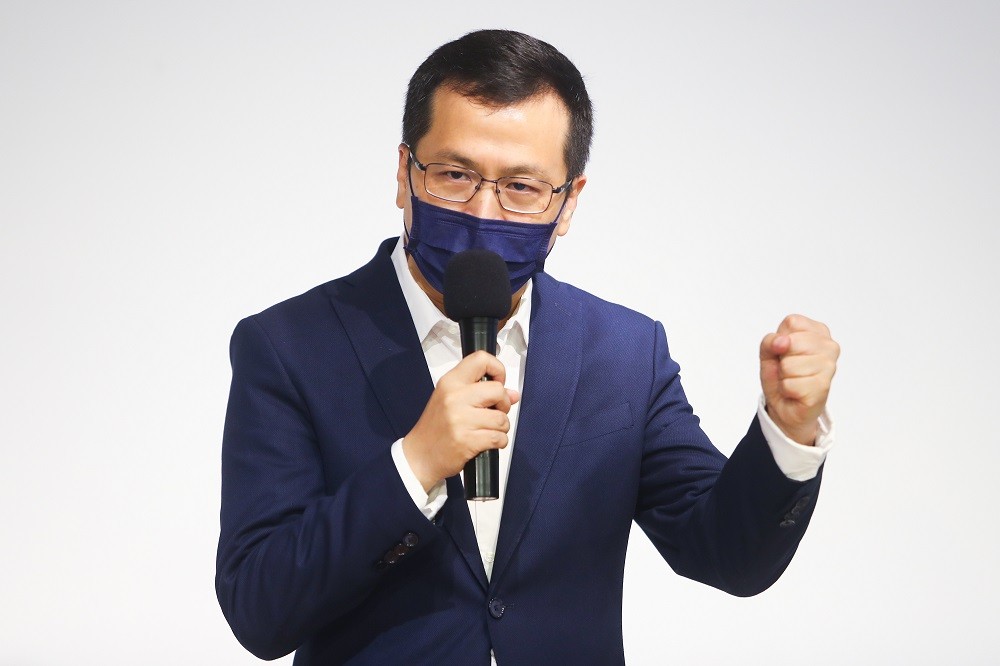 國民黨台北市議員羅智強, 6日上午舉行記者會, 宣示角逐桃園市長提名的決心 (中央社) 
