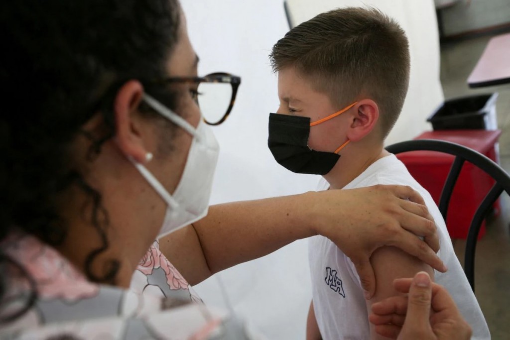 A child is administered a dose of the Pfizer-BioNTech coronavirus disease (COVID-19) pediatric vaccine, in San Jose, Costa Rica February 23, 2022. REU...