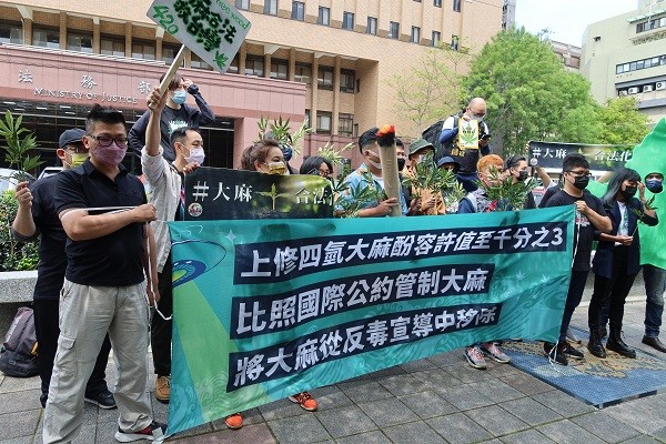 Civic group urges Taiwan to decriminalize marijuana