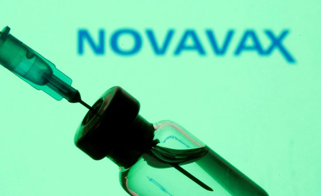 A vial and sryinge are seen in front of a displayed Novavax logo in this illustration taken January 11, 2021. REUTERS/Dado Ruvic
