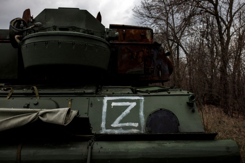 在入侵烏克蘭的俄軍軍用車輛上出現大大的英文字母「Z」，象徵俄軍與支持戰爭。（圖/路透社）
