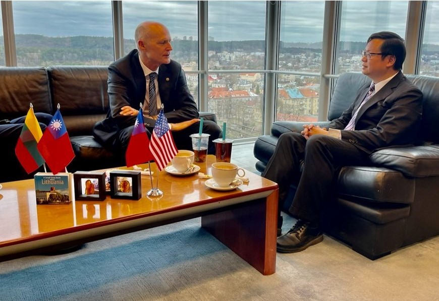 U.S. Senator Rick Scott and Taiwan envoy to Lithuania Eric Huang. (Taiwanese Representative Office in Lithuania photo)
