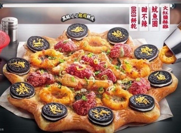 Popcorn chicken pizza with Oreo cookies. (Pizza Hut photo)
