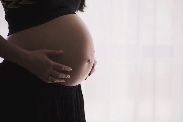 Stock image of a pregnant woman. (Pixabay photo)
