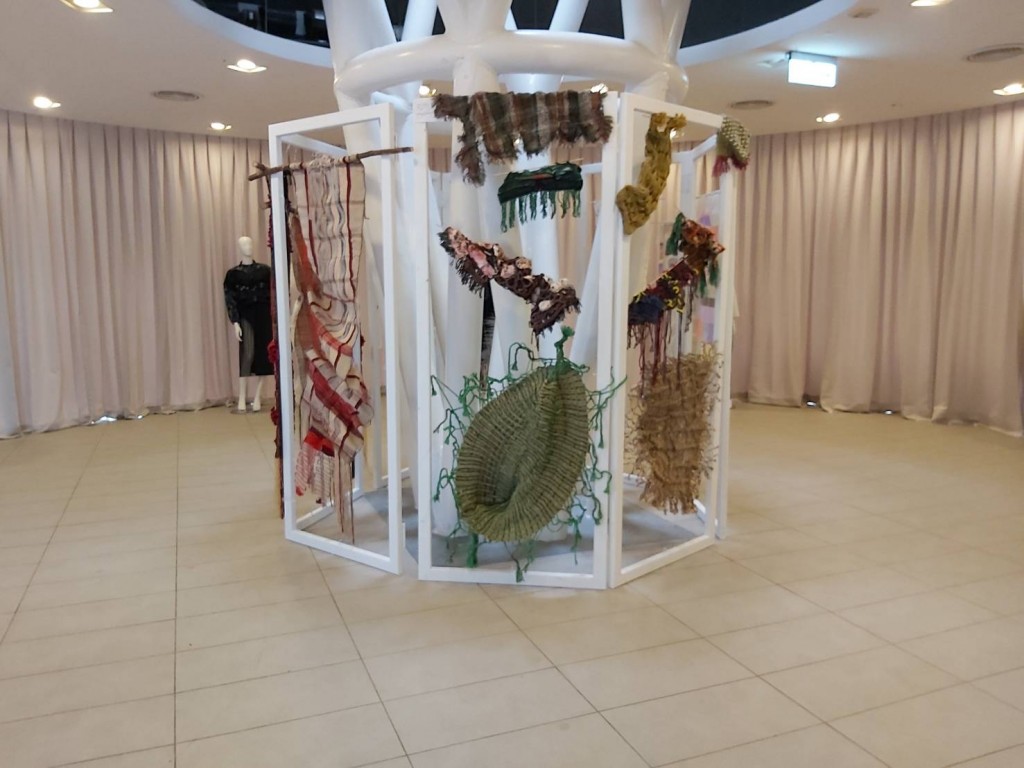 新北富基漁港化身時尚藝廊 輔大青年設計師展出海洋時尚美學