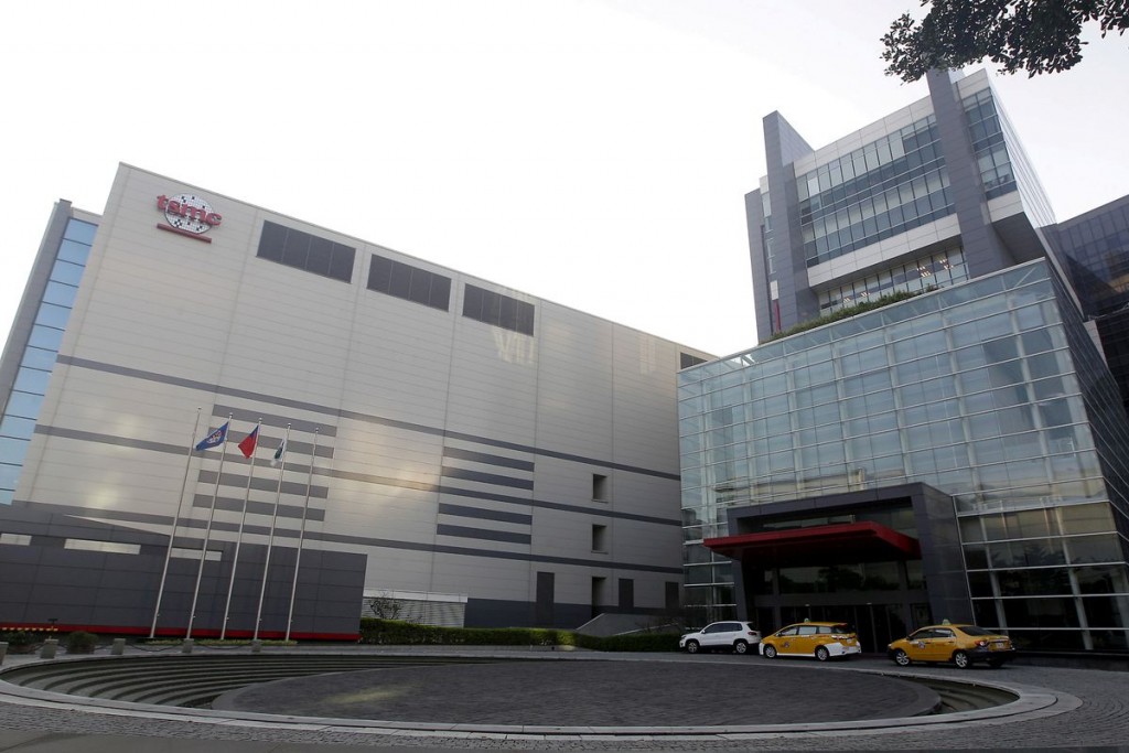 The Taiwan Semiconductor Manufacturing Co Ltd (TSMC) headquarters building is seen in Hsinchu, northern Taiwan, November 19, 2015. REUTERS/Pichi Chuan...