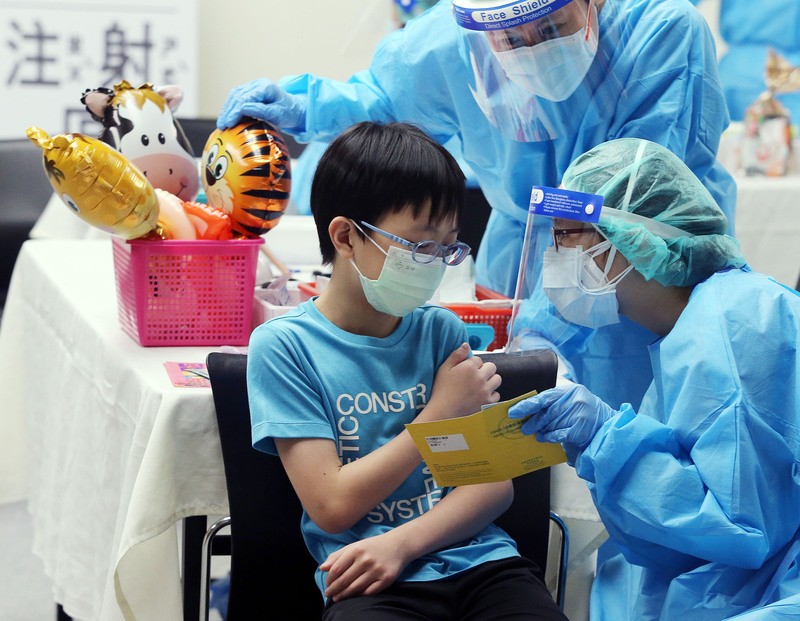 Vaccinating children against COVID-19 at Taipei City's Chiang Kai-shek Memorial Hall Friday. 
