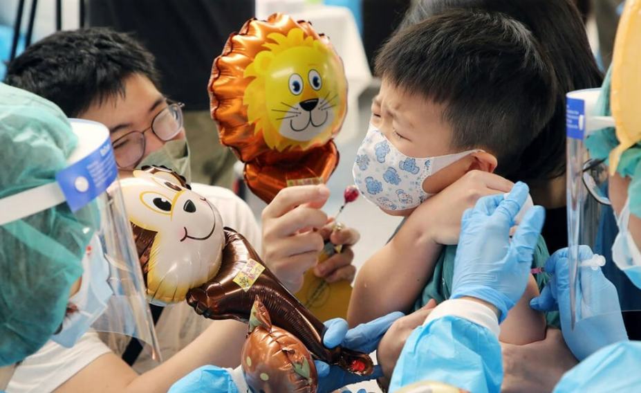 台灣5歲至11歲兒童新冠疫苗接種間隔　確定縮短為至少4週