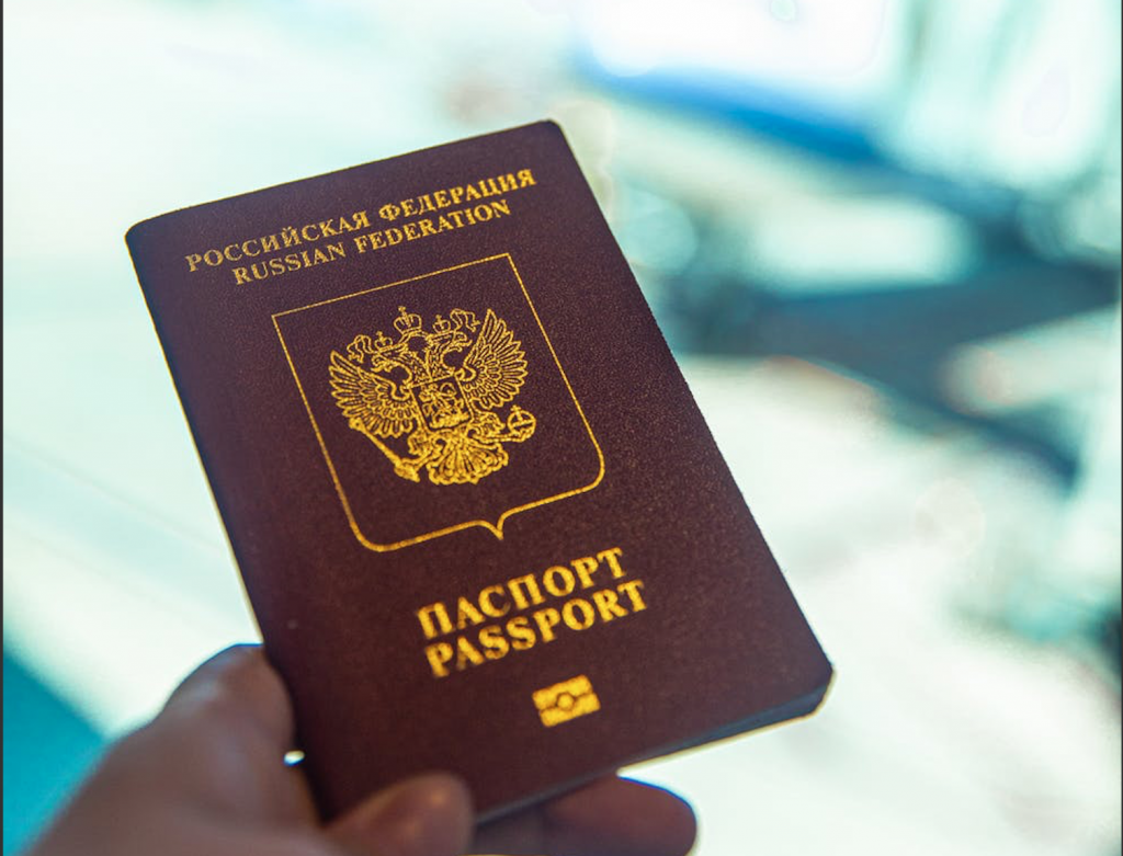 俄國開始在烏克蘭佔領區發放俄國護照，以此增加控制當地的籌碼。(圖／Pexels）
