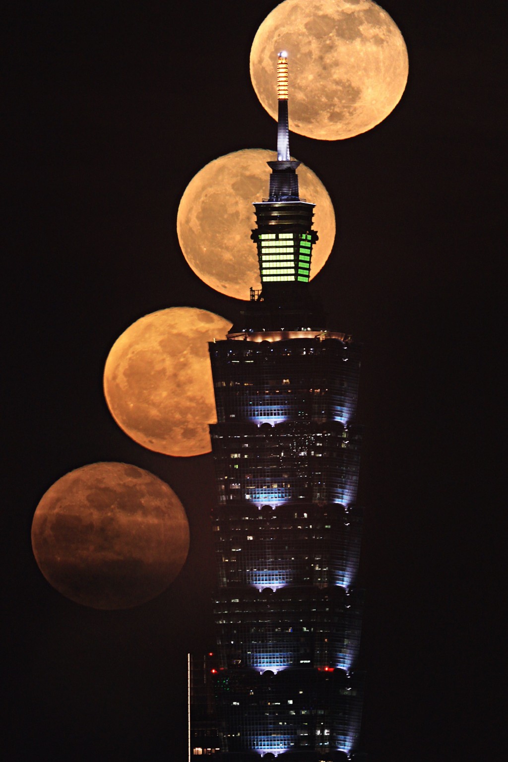 今年「超級滿月」將在今（14日）傍晚6時44分升起。（圖/台北市立天文科學教育館）
