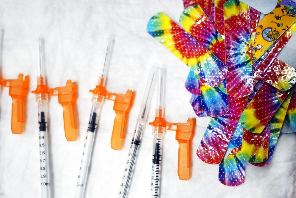 美國食品暨藥物管理局（FDA）召集的專家小組15日一致建議5歲以下孩童接種COVID-19（2019冠狀病毒疾病）疫苗。（圖／美聯社）
