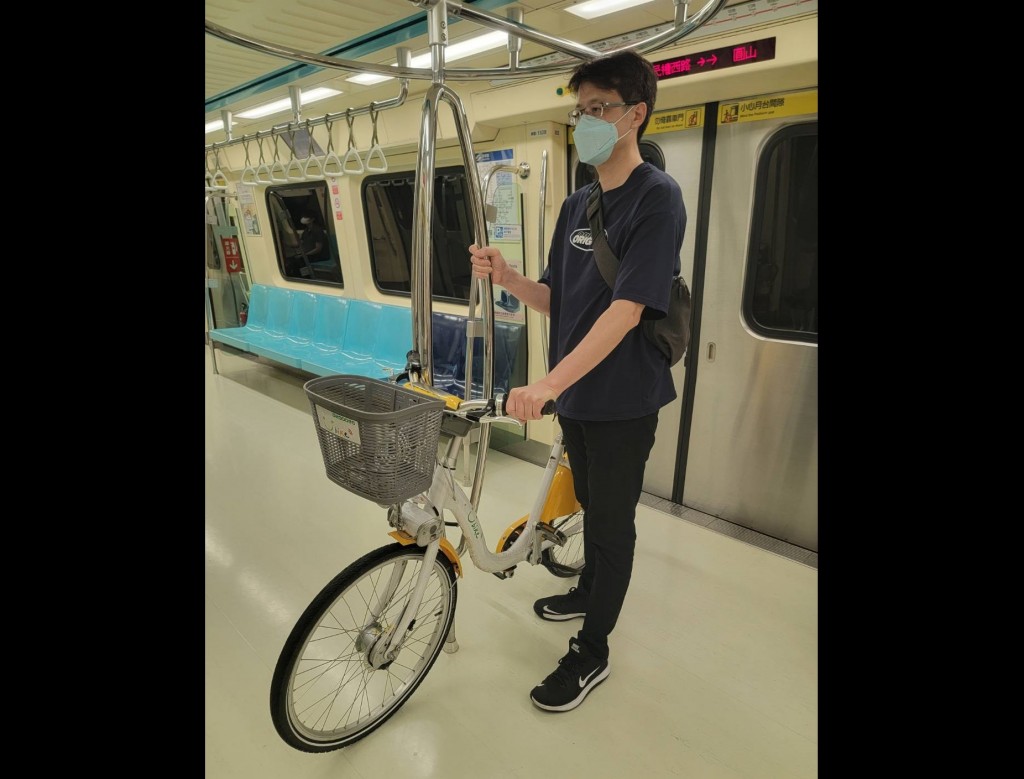 Taipei Metro announces additional hours for traveling with bicycles, large pet strollers. (Taipei Metro photo)
