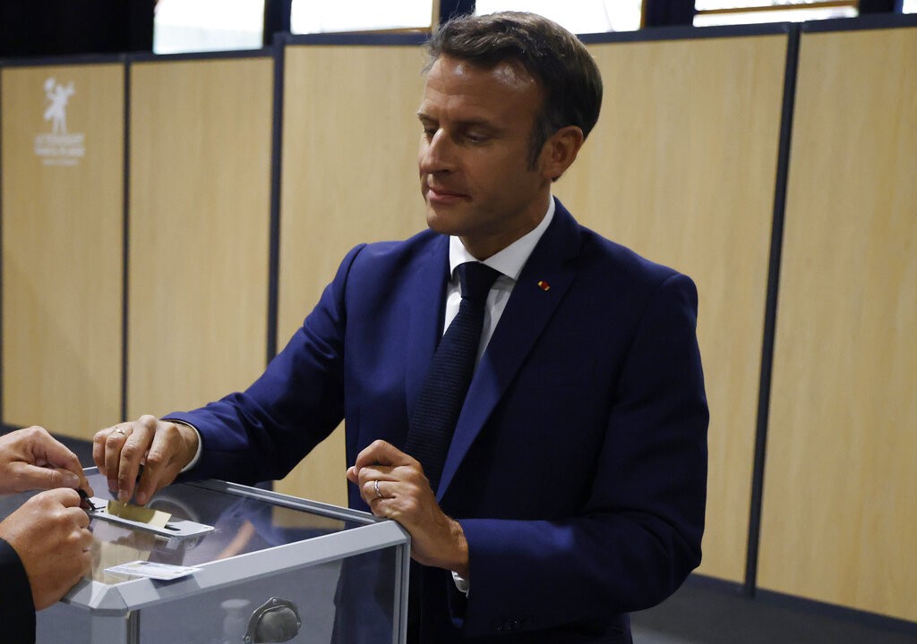 法國選民將在今（19）日決定該由馬克宏的政黨，還是極左的梅蘭雄掌握國民議會。（圖／美聯社）
