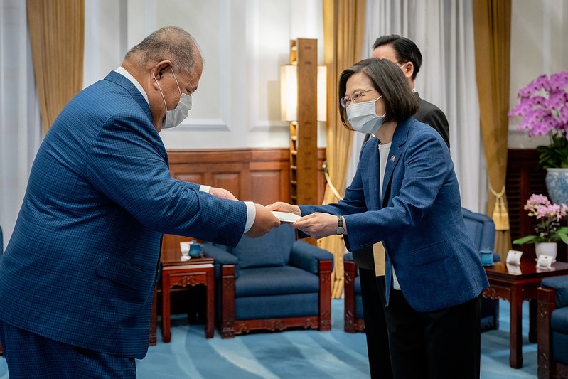 New Tuvaluan Ambassador to Taiwan Bikenibeu Paeniu. (Presidential Office photo)
