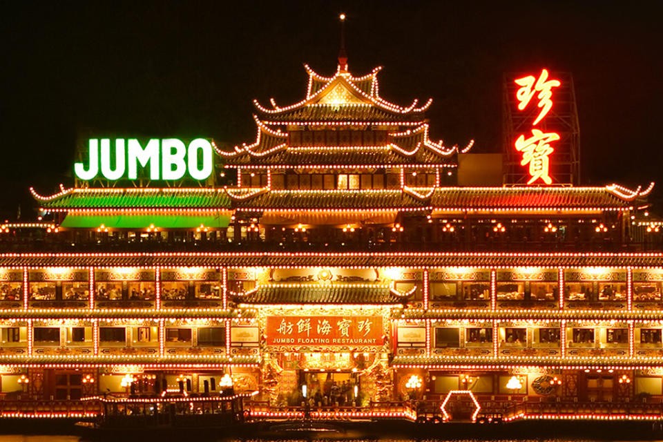 Jumbo Floating Restaurant at night. (Twitter, ourchinesehistory image)
